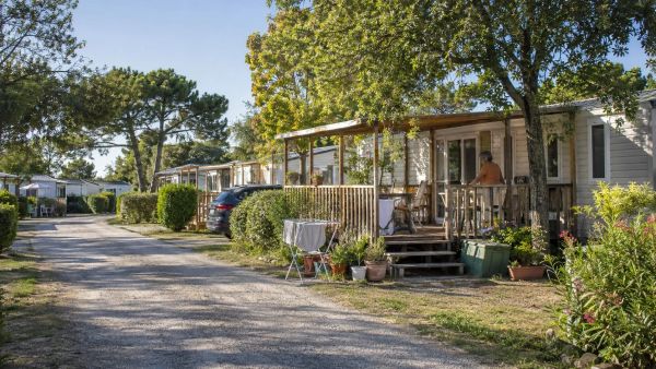 Louer un mobil-home à l'année pour un séjour confortable