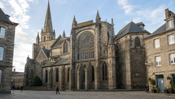 Pourquoi la cathédrale Saint-Vincent de Saint-Malo mérite votre attention