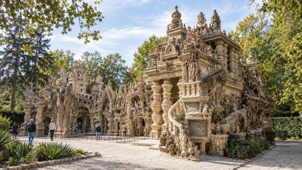 Visitez le monument unique du Palais idéal du facteur Cheval